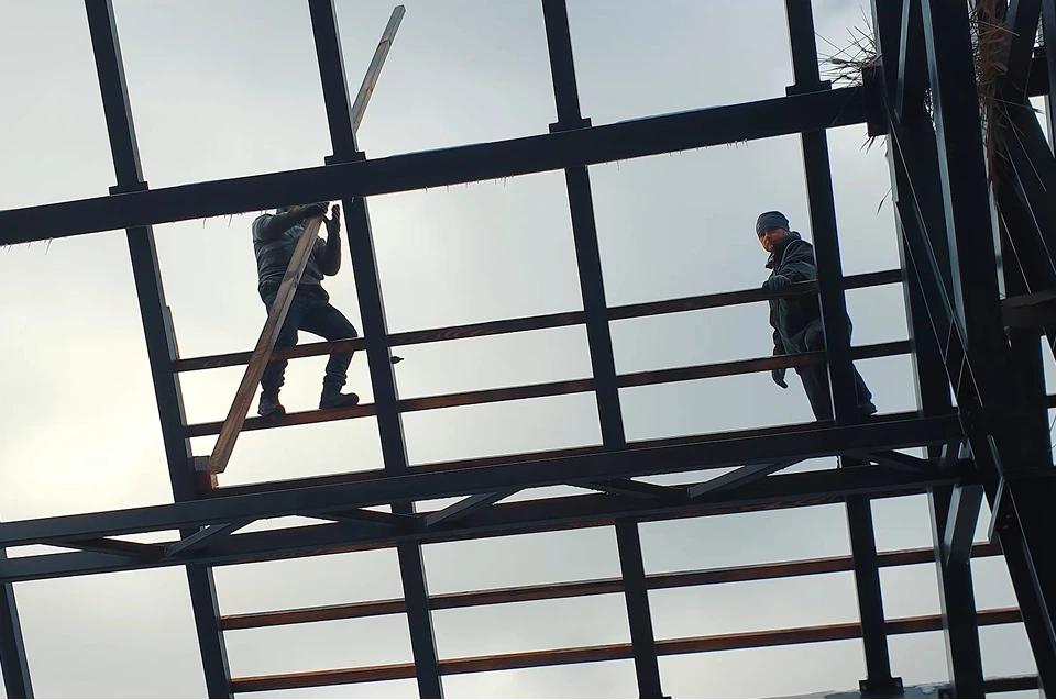 Professional roofing work on South Florida property